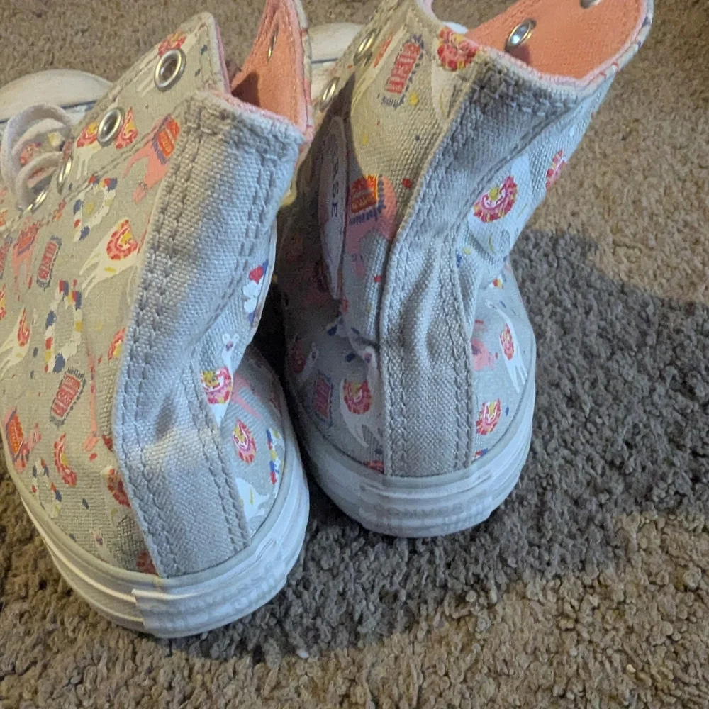 Converse Pink‎ Sneakers Playful Canvas Design